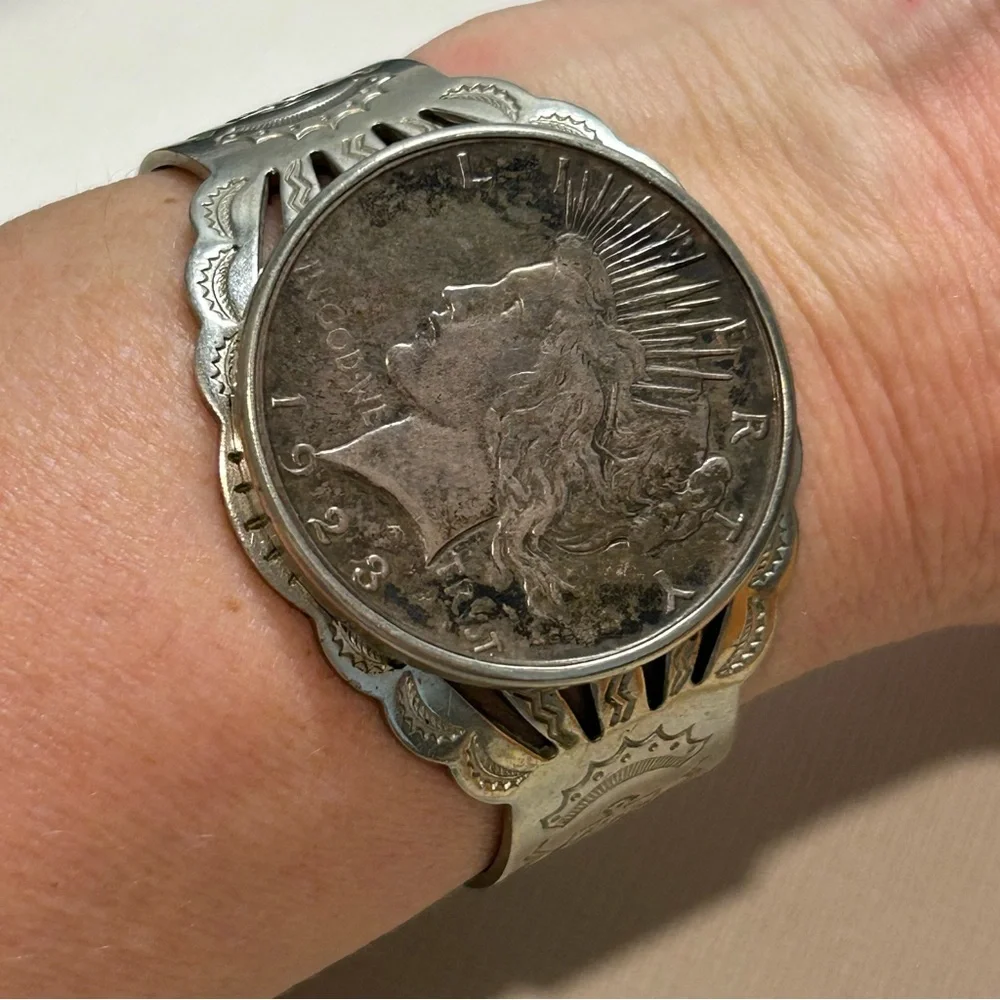 Vtg Antique Fred Harvey Era Navajo-Silver Cuff bracelet, 1923 US Peace Dollar - Picture 9 of 15